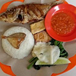 Nasi Tempong Ikan Goreng