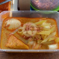 Ketupat Sayur Tahu Telor