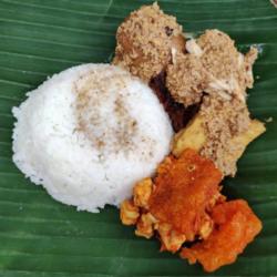 Nasi Gudeg “cenit” 4 (nasi Gudeg Telor Ayam Suwir)