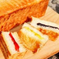 Roti Bakar Nanas Strawberry Coklat Susu