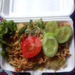 Mie Goreng Sayuran Dan Sewir Ayam