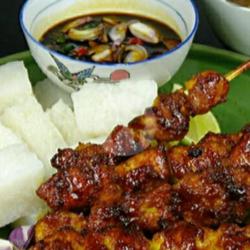 Sate Ayam Bumbu Kecap   Lontong