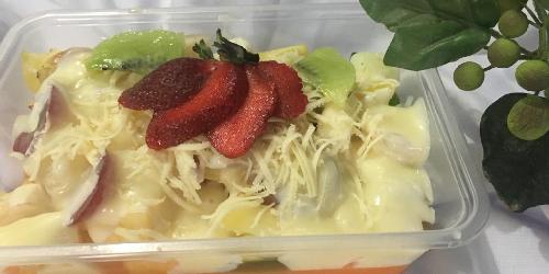 Salad Buah Cece, Genteng