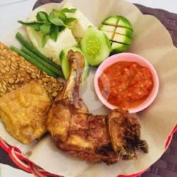 Lalapan Ayam Goreng Tanpa Nasi