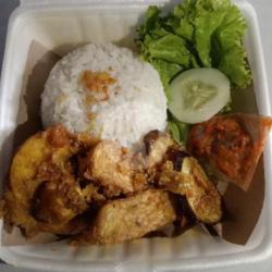 Ayam Goreng Kremez   Nasi