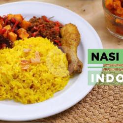 Nasi Kuning Plus Ayam Goreng Serundeng