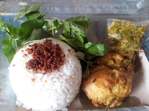 Ayam Penyet Sambal Ijo Adiva Sematang Borang Gofood