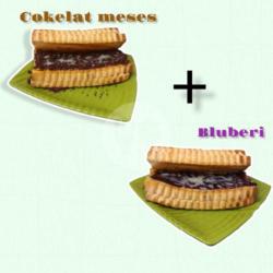 Roti Bakar Cokelat Bluberi Susu