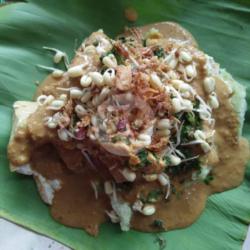 Lontong  Tahu Bumbu