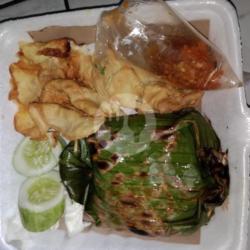 Nasi Bakar Cumi Telur Ceplok Seuhah