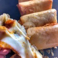 Lumpia Pizza Mozzarella