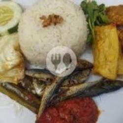 Sego Sambel Ikan Klotok Goreng