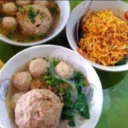 Mie Baso Campur Kumplit