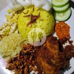 Nasi Kuning Ayam Serundeng