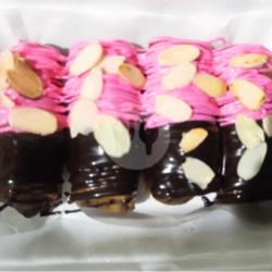 Piscok Lava Glaze Strawberry Coklat Almond(5pc/porsi)