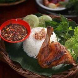 Lalapan Bebek Goreng