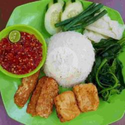 Penyetan Tempe Tahu Sambel Bawang