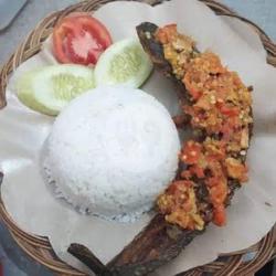 Nasi   Lele Penyet Sambal Bawang   Tahu Tempe   Es Teh