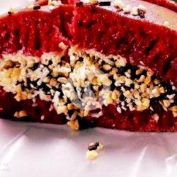 Red Velvet Coklat Kacang Wijen Susu