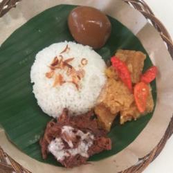 Nasi, Gudeg, Krecek, Telur (pindang / Opor)