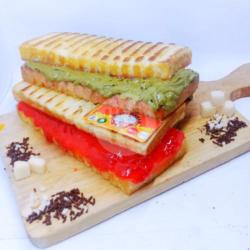 Roti Bakar Greentea Crunchy Strawberry