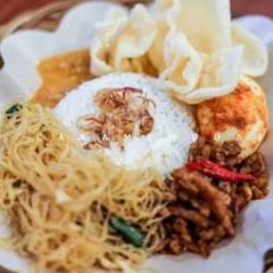 Paket Nasi Uduk   Telur   Orek   Bihun