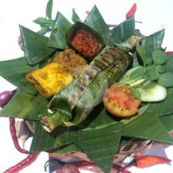 Nasi Bakar Cumi Tahu Tempe