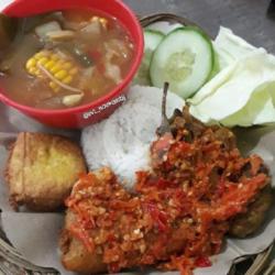 Nasi, Ayam Gepuk, Tahu, Tempe, Sayur Asem, Es Teh Tawar/ Manis