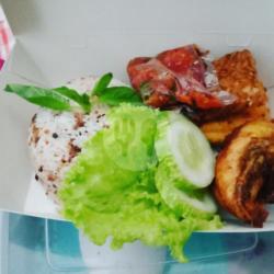 Nasi Tutug Oncom Ayam Penyet
