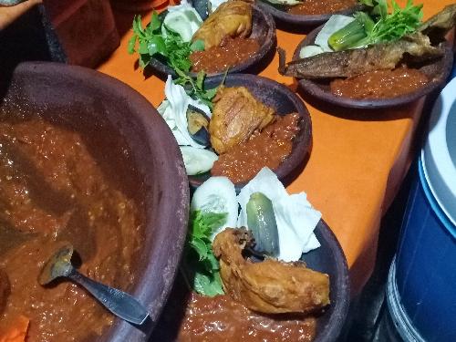 Nasi Uduk Ayam Bakar Kaliwot, Bungah