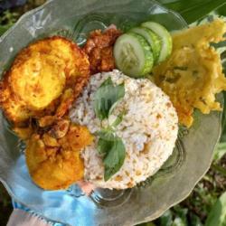 Nasi To Kumplit Ayam Goreng Telor Ceplok