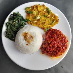 Paket Nasi Ayam Gebuk Sambalado