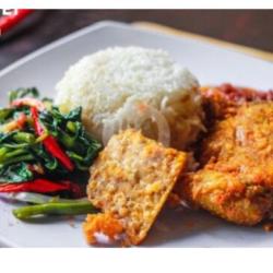 Nasi - Tumis Kangkung - Ayam   Tempe/tahu Penyet