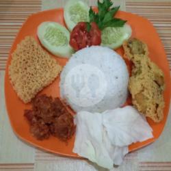 Nasi Kremes Ayam Paha Bawah