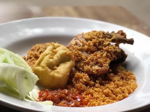 Ayam Kremes Kuliner Mpok Syifa Dan Nasi Goreng, Jl.pelita/DII-kemuning