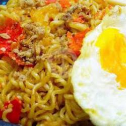 Indomie Goreng Sambel Geprek Telur Ceplok