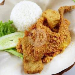 Paket Nasi   Ayam Kremes (paha)   Tempe Tahu   Sambal   Lalap