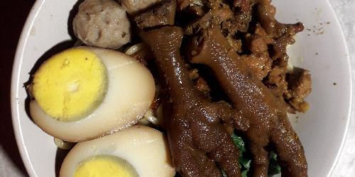 Mie Ayam & Ayam Penyet Wong Solo, Wolter Monginsidi