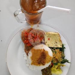 Nasi Ayam Balado   Telur Dadar   Es Teh Manis