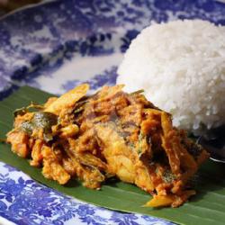 Nasi Uduk Ayam Rendang