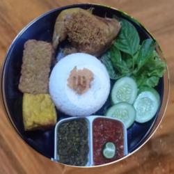 Nasi Ayam Serundeng Paha Komplit