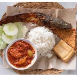 Lalapan Ikan  Lele Goreng   Nasi