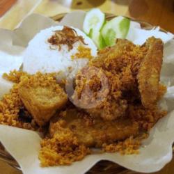 Satu Paket.ayam Kremes Nasi Tahu Sambal Lalapan