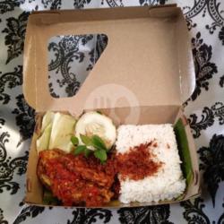 Nasi Telur Pedas   Tempe / Tahu Goreng