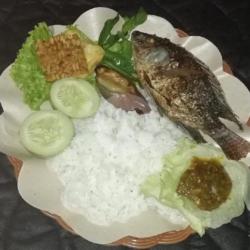 Nasi Lalapan Ikan Mujaer