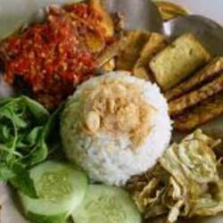 Paket Kumplit Ayam Sambal Goang