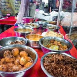 Paket Nasi Uduk Jengkol Semur Dan Telor