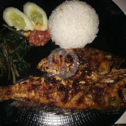 Ikan Bakar  Nasi Plecing Kangkung