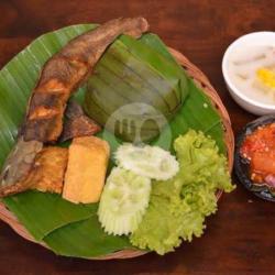 Nasi Timbel Lele Lengkuas Pasundan