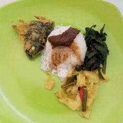 Nasi   Gulai Ikan Mas